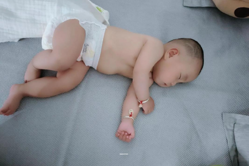 涿州宝宝上火有眼屎